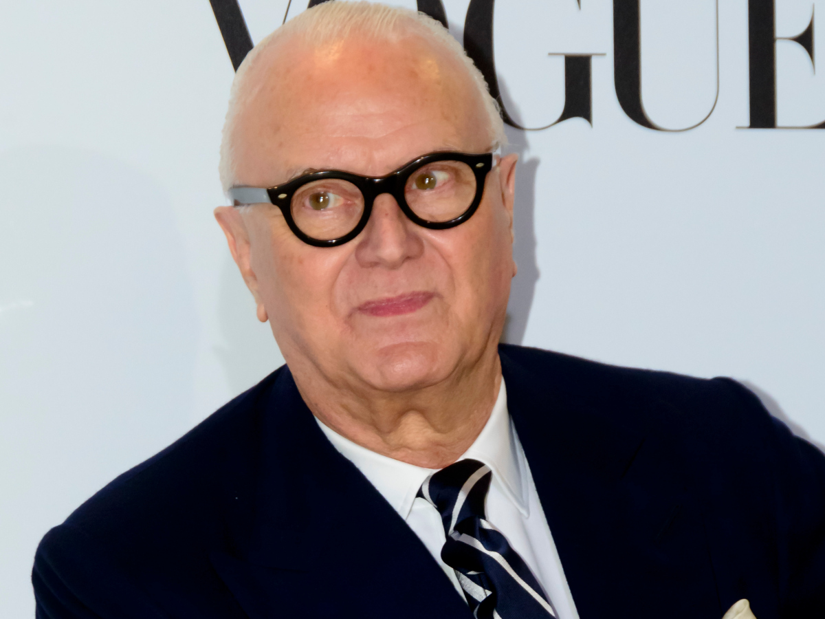 Ο μετρ των παπουτσιών Manolo Blahnik φοράει σανδάλια με… κάλτσες!