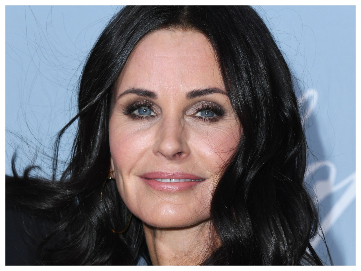 Τι συνέβη στα φρύδια της Courteney Cox;