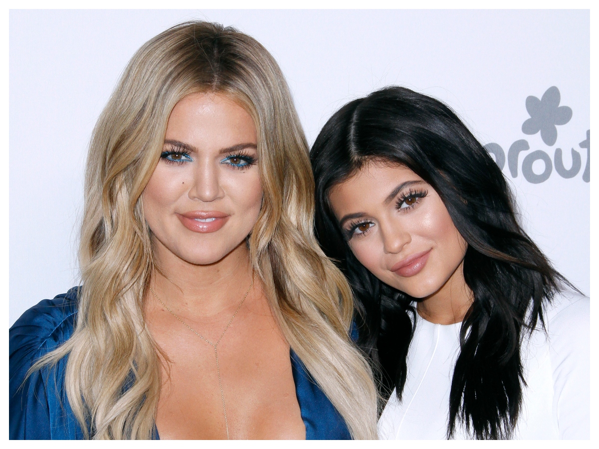 Δεν έχουμε ιδέα πώς η Kylie Jenner και η Khloe Kardashian κατάφεραν να ανεβάσουν αυτό το story για να μας δείξουν… αυτά τα νύχια!