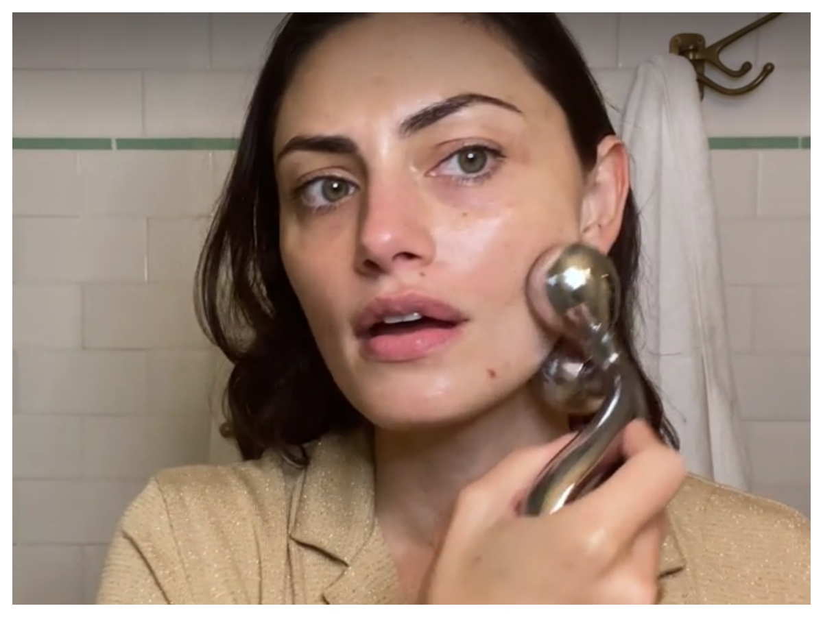 Αυτή η ηθοποιός έχει 13 βήματα στο βραδινό skincare routine της αλλά αυτό μας ενθουσίασε πραγματικά!