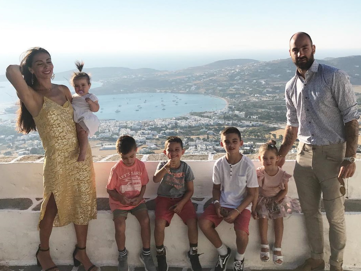 Ολυμπία Χοψονίδου – Βασίλης Σπανούλης: H οικογενειακή φωτογραφία που έβγαλαν λίγο πριν την αλλαγή της χρονιάς