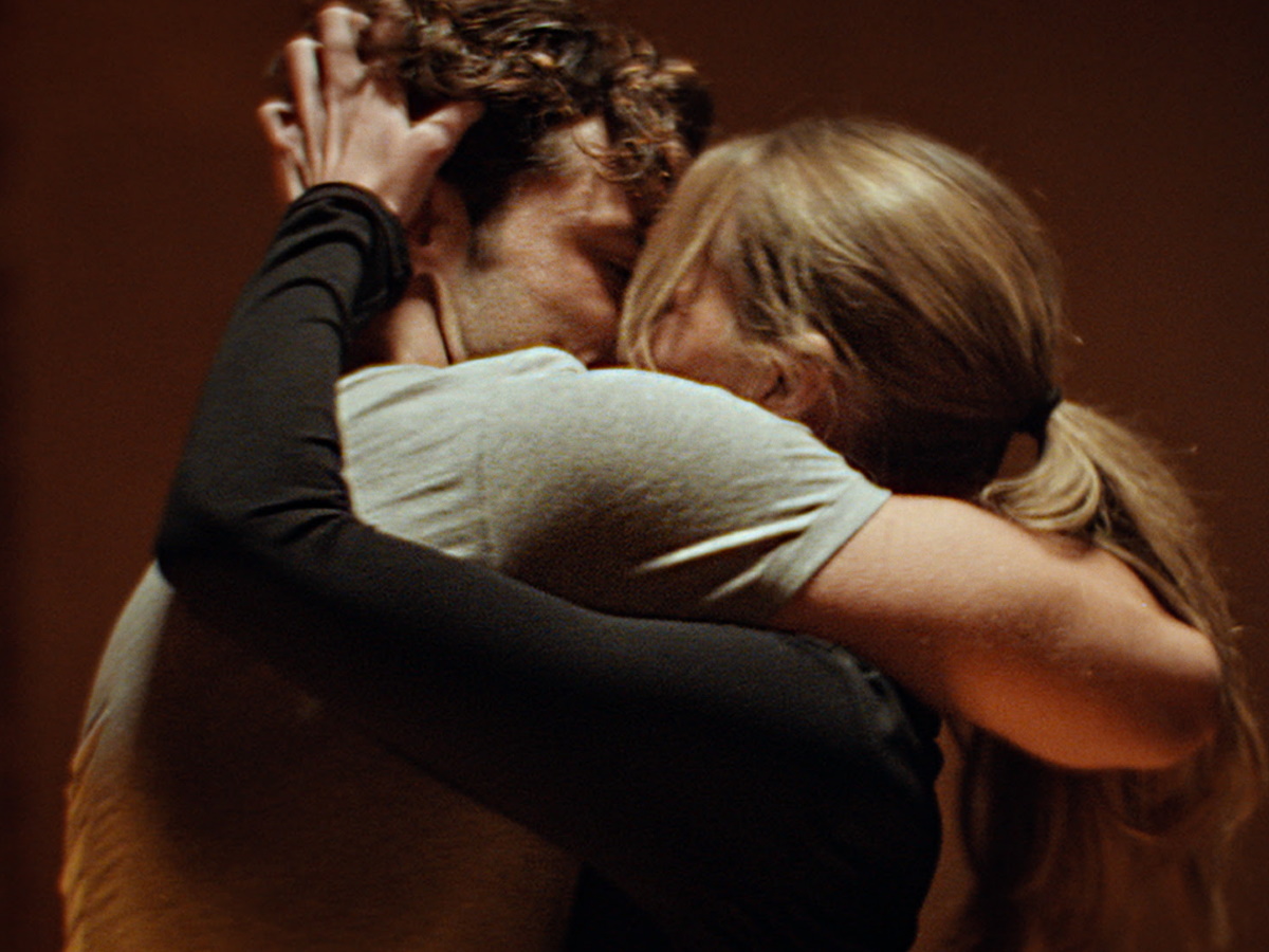 Κωνσταντίνος Αργυρός: Έκανε no1 YouTube trend τις σχέσεις των ανθρώπων με το κομμάτι «Θα ‘Μαι Εδώ»!