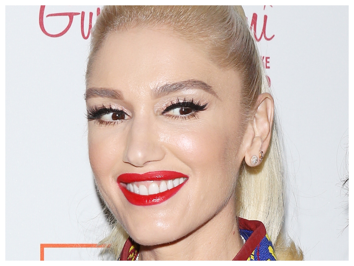 Η Gwen Stefani κρύβει μια έκπληξη στο πίσω μέρος της κοτσίδας της!