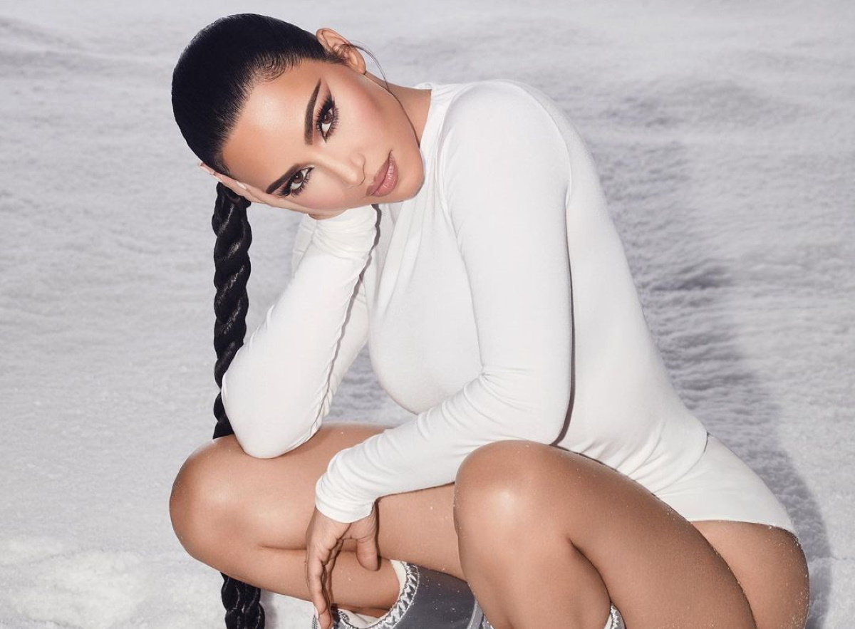 Kim Kardashian: Ποζάρει σε ψεύτικο χιόνι και τρελαίνει του followers της με την απίστευτα λεπτή μέση της! (pics)