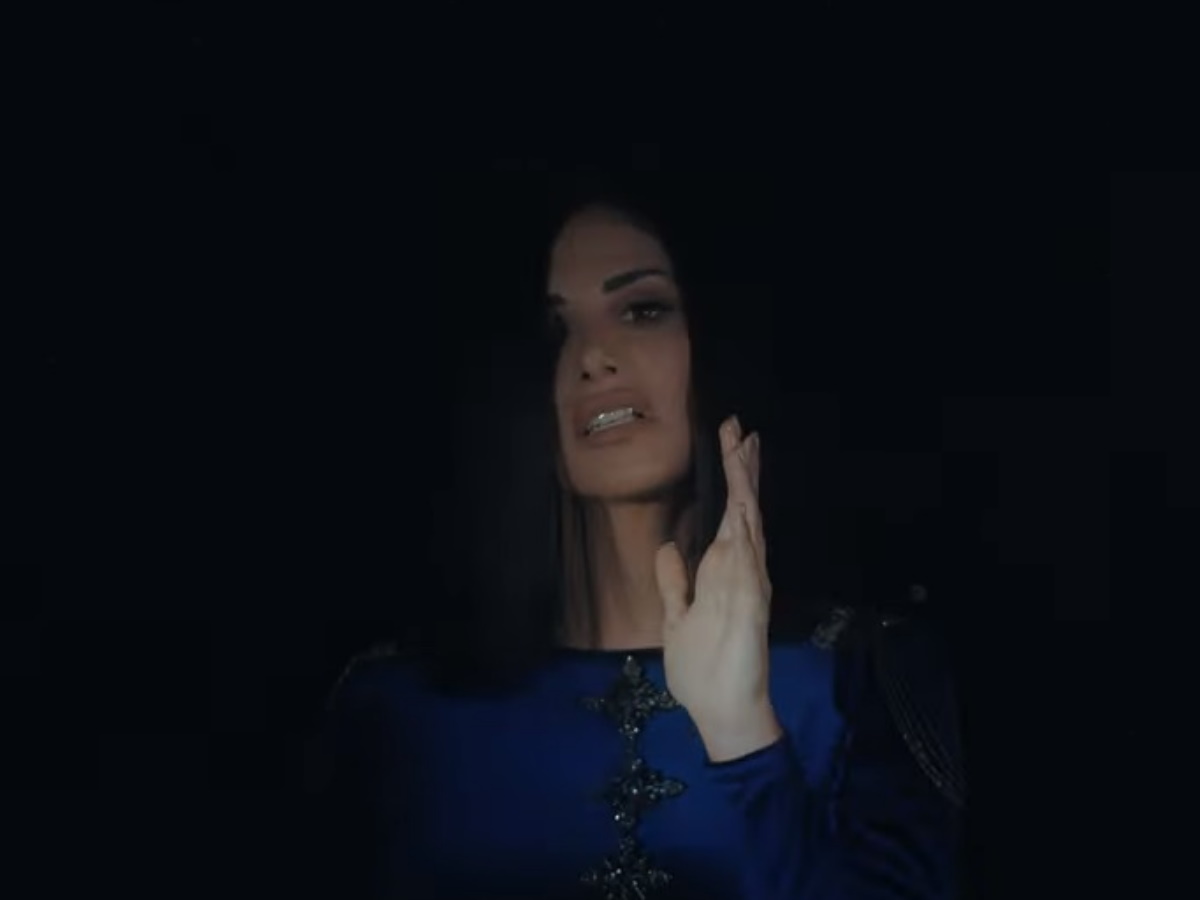 Η Λένα Ζευγαρά πέφτει… στα πατώματα! – Δες το νέο video clip της τραγουδίστριας!