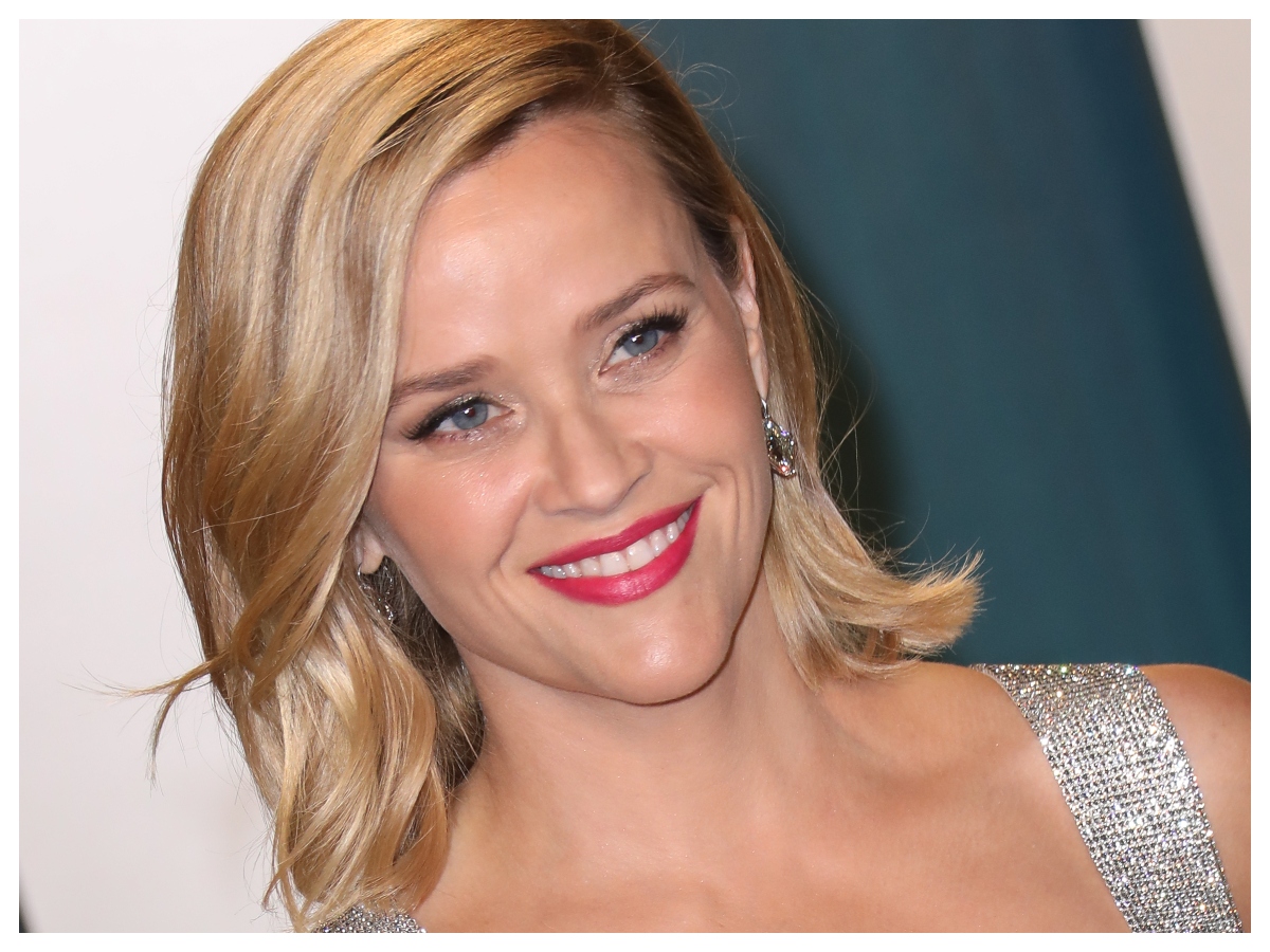 Σε αυτή τη χριστουγεννιάτικη φωτογραφία η Reese Witherspoon και η κόρη της μοιάζουν σαν δίδυμες!