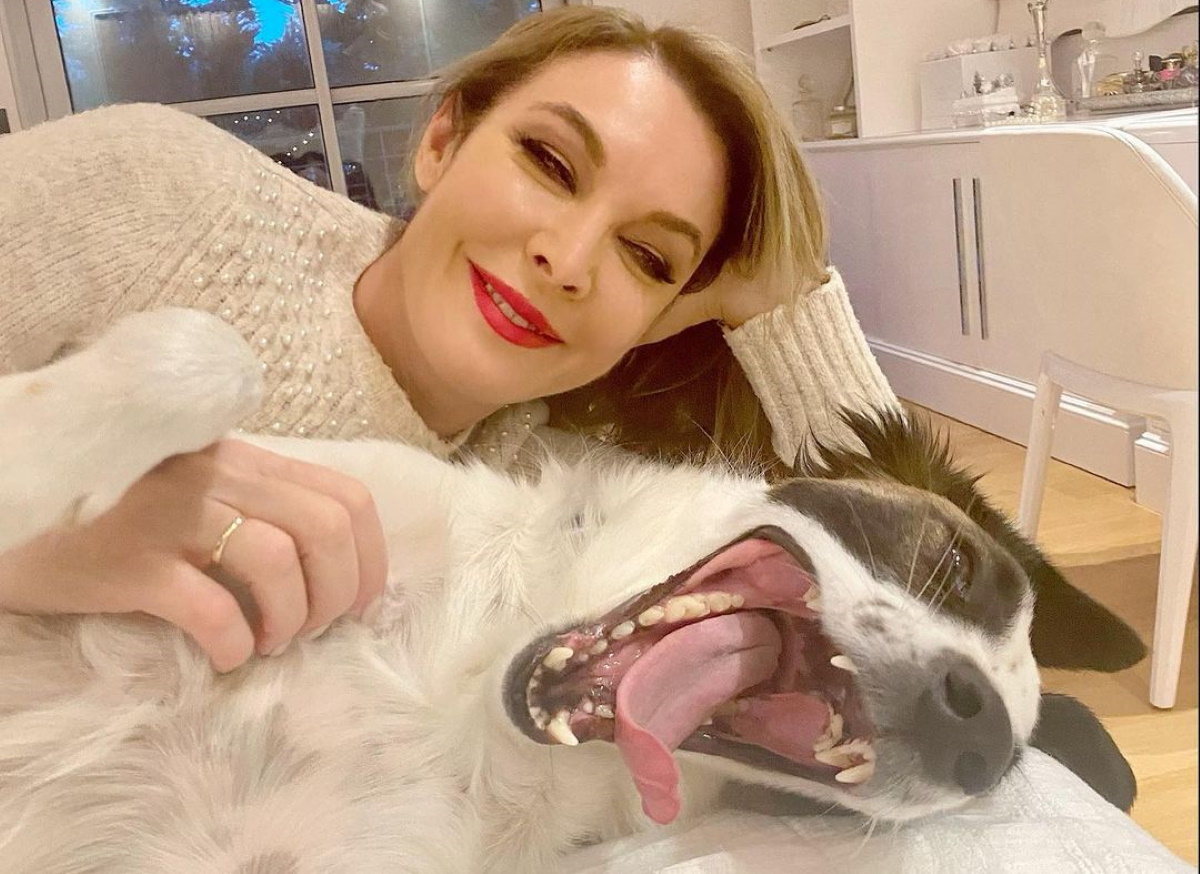 Τατιάνα Στεφανίδου: Σαββατοκύριακο στο σπίτι! Οι αγκαλιές και τα παιχνίδια με τον σκύλο της! (pics)