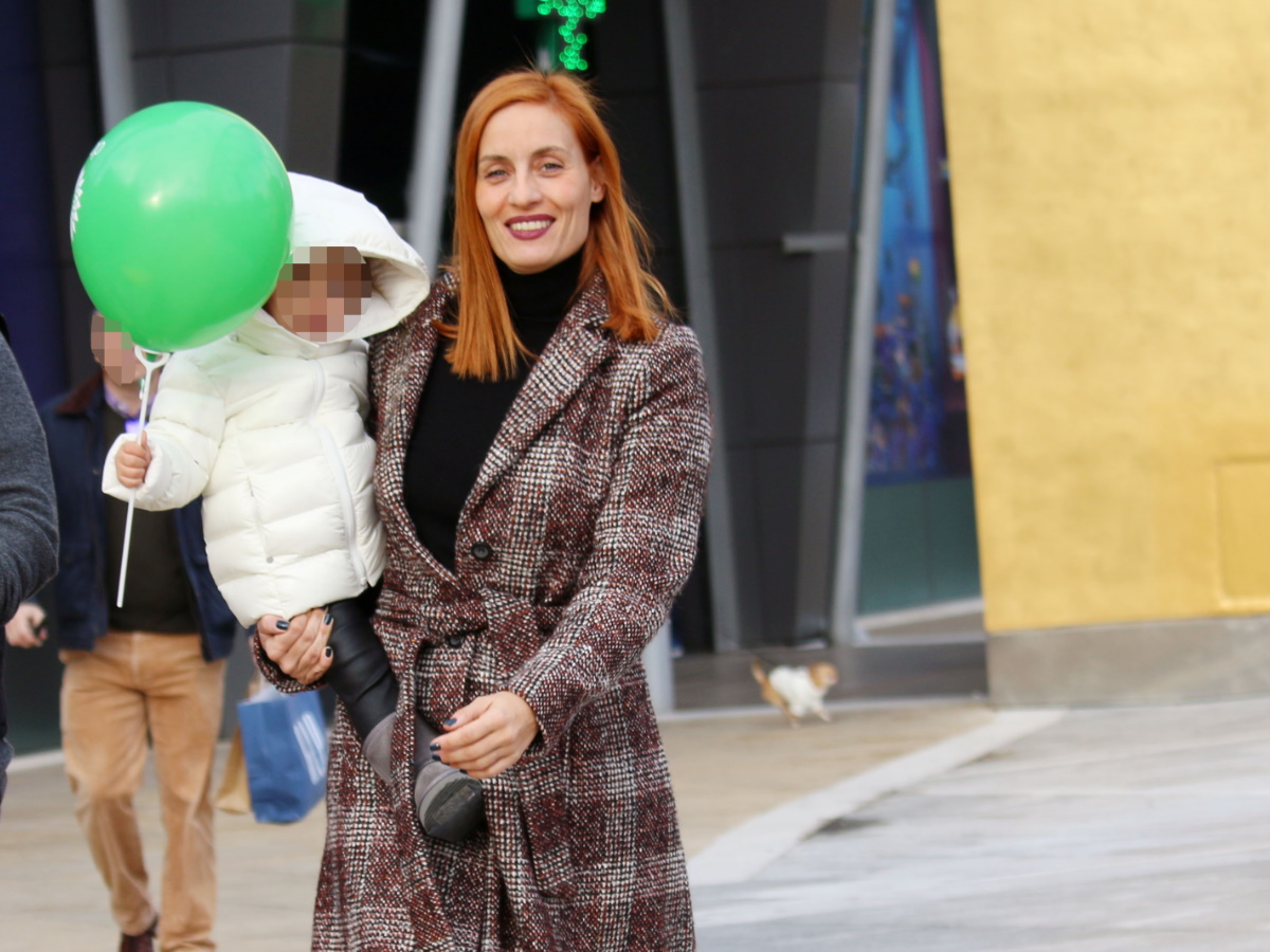 Ελεονώρα Μελέτη: Το τρυφερό φιλί με την κόρη της, ανήμερα των Χριστουγέννων