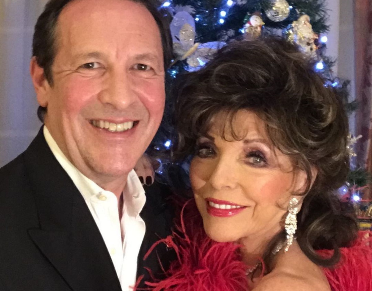 Joan Collins: Η σταρ της Δυναστείας έκανε το εμβόλιο την ίδια μέρα με τη βασίλισσα και μας το δείχνει