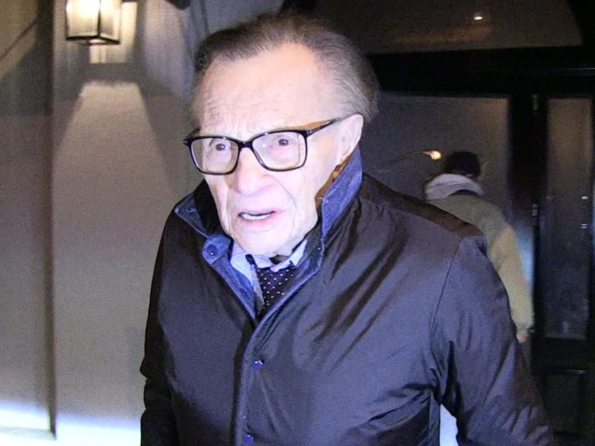 Στο νοσοκομείο ο Larry King με κορονοϊό