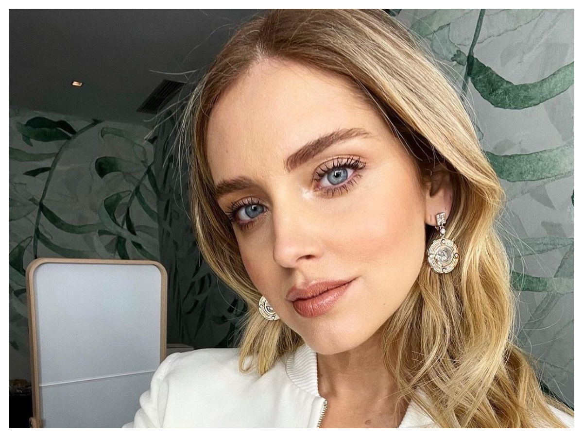 Το tip της Chiara Ferragni για να δείχνει πάντα ξεκούραστη. Μπορείς να το εντοπίσεις;