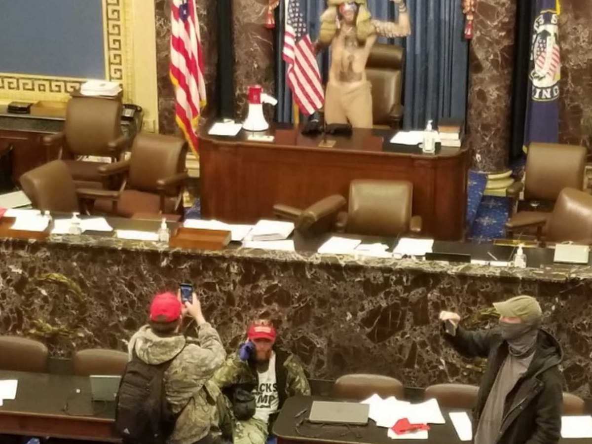 Σοβαρά επεισόδια στις ΗΠΑ – Εισβολή στο Καπιτώλιο από οπαδούς του Τραμπ