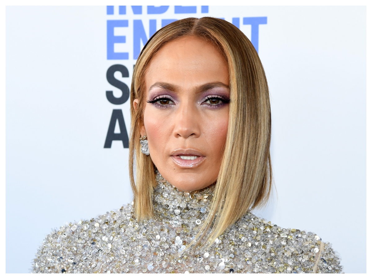 Είναι το πιο signature χτένισμα της Jennifer Lopez και το θέλουμε και στα δικά μας μαλλιά!