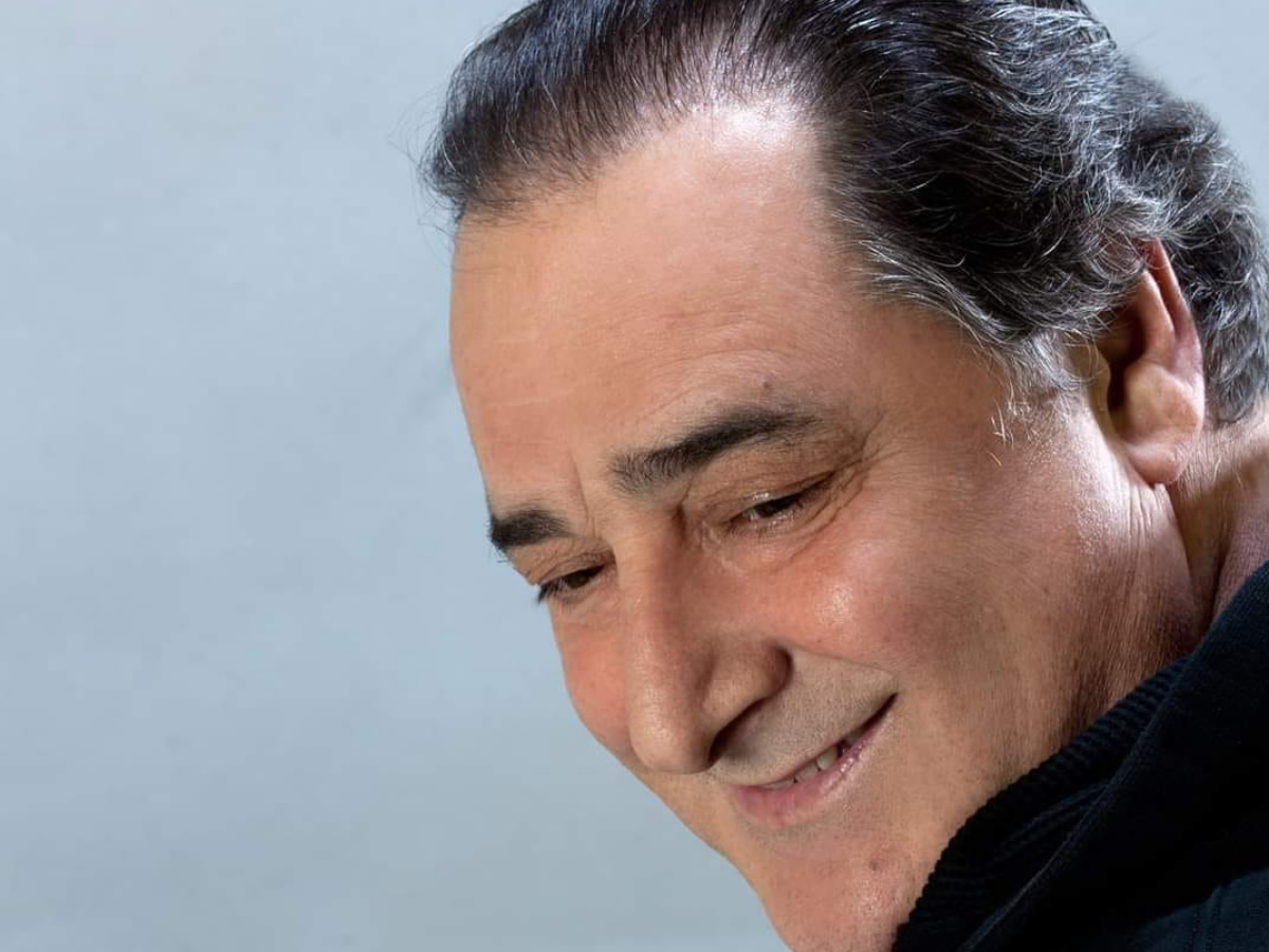 Bασίλης Καρράς: Αναβλήθηκε η διαδικτυακή συναυλία του λόγω προβλήματος υγείας
