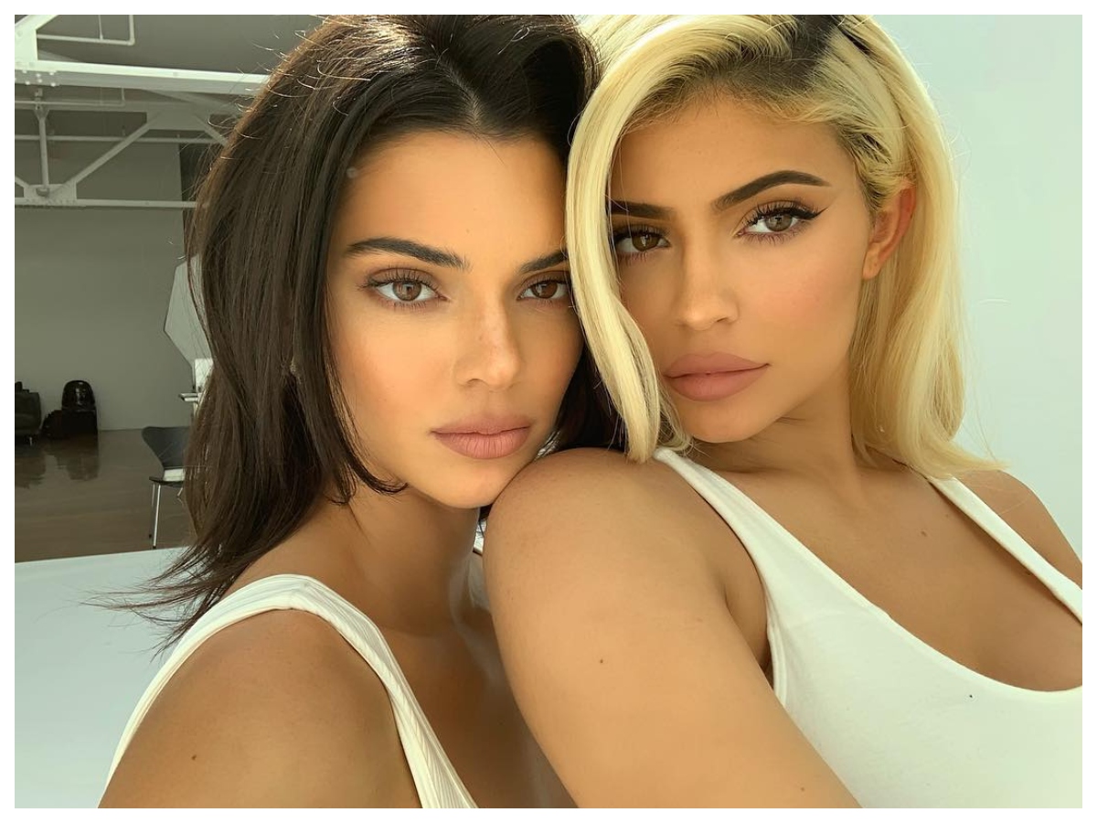 H Kendall και η Kylie Jenner μας δείχνουν το… σχεδόν ίδιο μανικιούρ τους. Ποιο σου αρέσει περισσότερο;