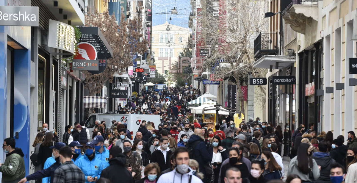 Χαμός και σήμερα Κυριακή στην Ερμού – Πλήθος κόσμου και ουρές για ψώνια – TLIFE φωτορεπορτάζ