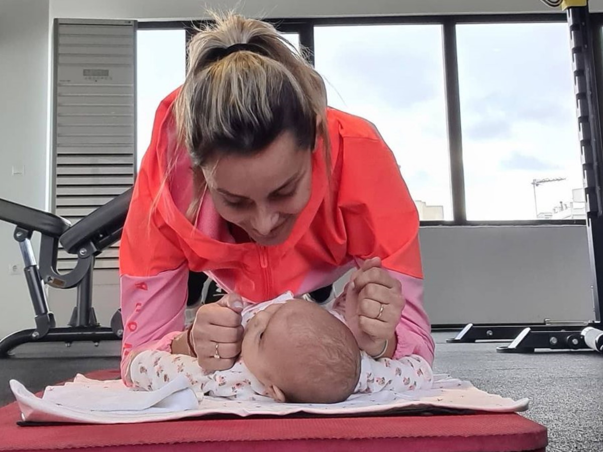 Βασιλική Μιλλούση: Μας δείχνει πώς μπορείς να γυμναστείς παρέα με ένα μωρό