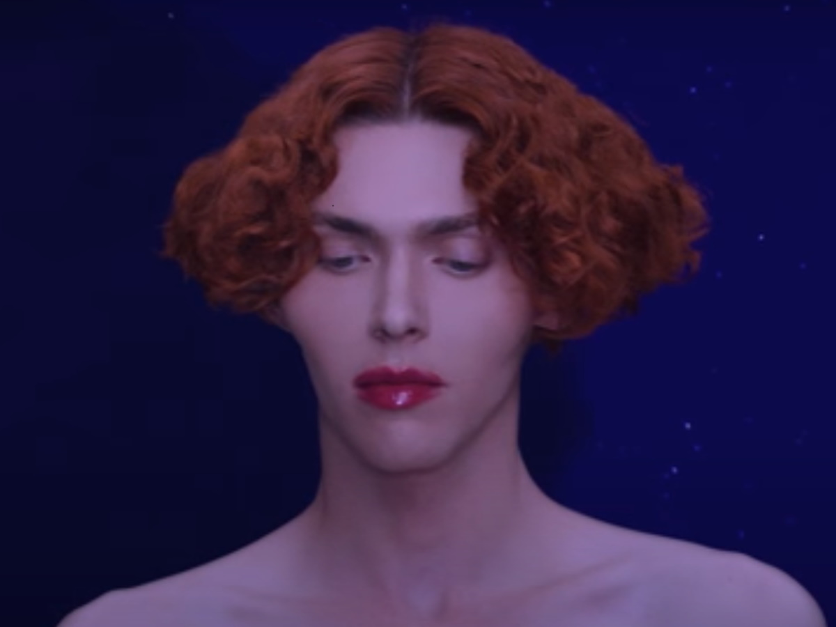 Νεκρή η 34χρονη τρανς μουσικός SOPHIE – Σκοτώθηκε θαυμάζοντας την πανσέληνο στην Αθήνα