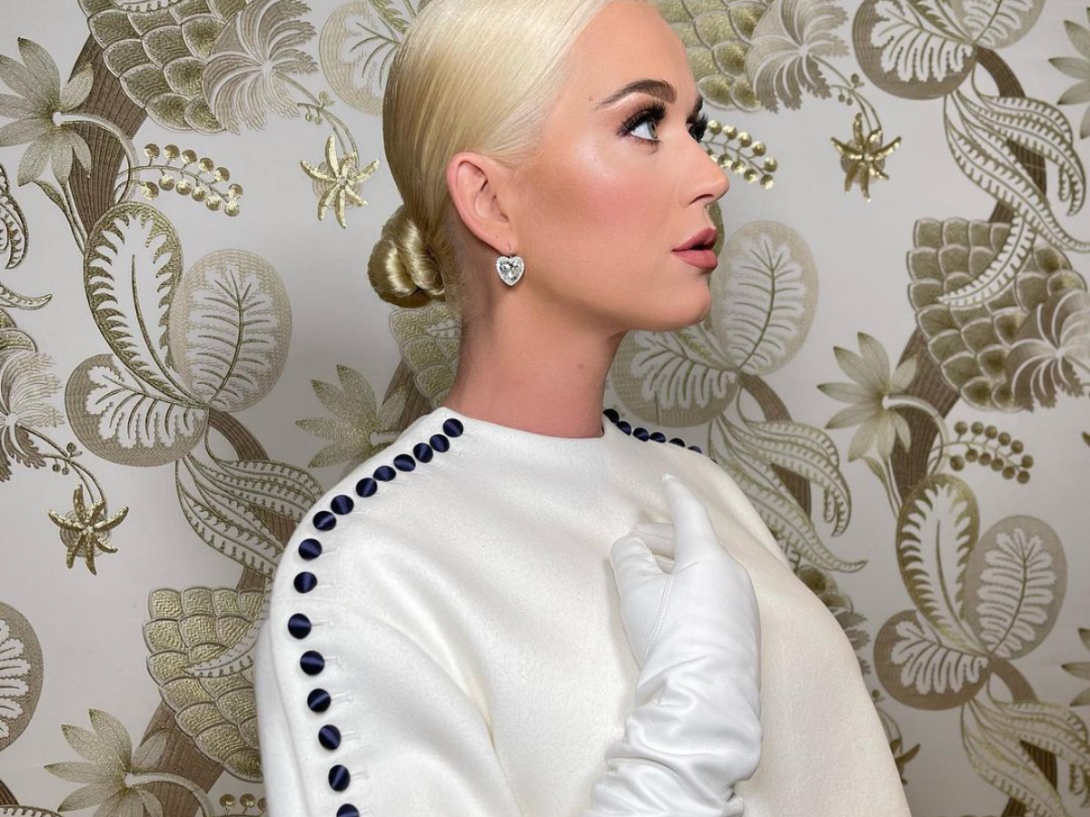 Η Katy Perry με εντυπωσιακό λευκό σύνολο στην δεξίωση του Joe Biden