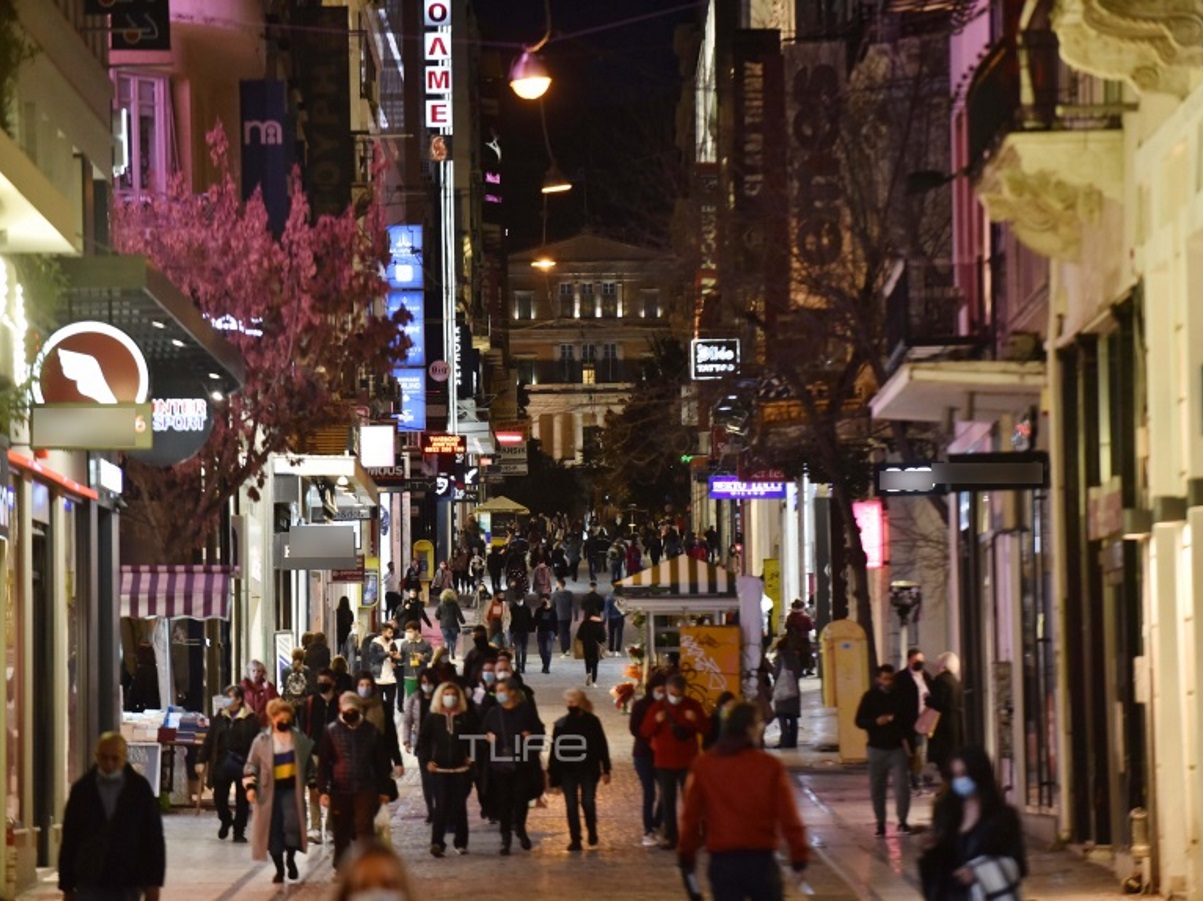 Τελευταία ψώνια πριν το 3ο lockdown – Φωτορεπορτάζ του TLIFE στο κέντρο της Αθήνας