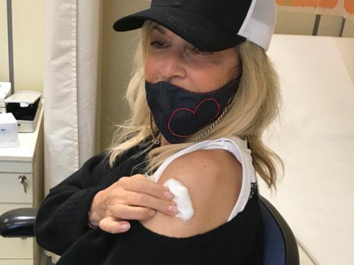 Άννα Βίσση: Έκανε το εμβόλιο για τον κορονοϊό και μας δείχνει καρέ καρέ τη διαδικασία