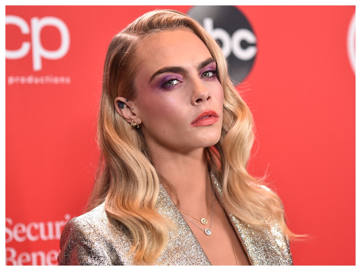 H Cara Delevingne δεν έχει πια αυτό το χρώμα στα μαλλιά της