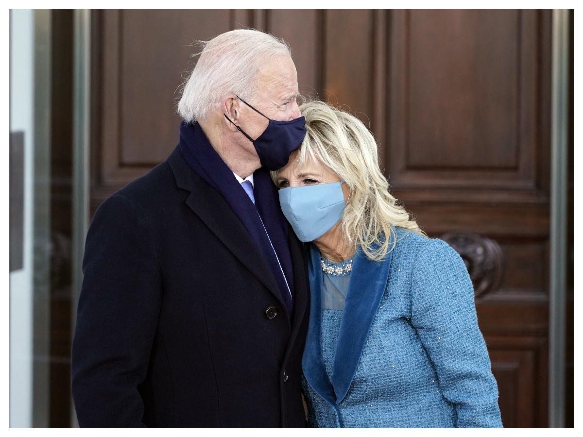 H Jill Biden φόρεσε scrunchie και το twitter πήρε φωτιά