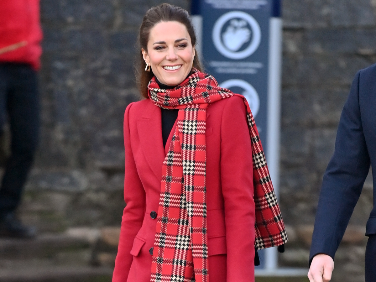 To χειμερινό αξεσουάρ που φοράει η Kate Middleton στοιχίζει 20€