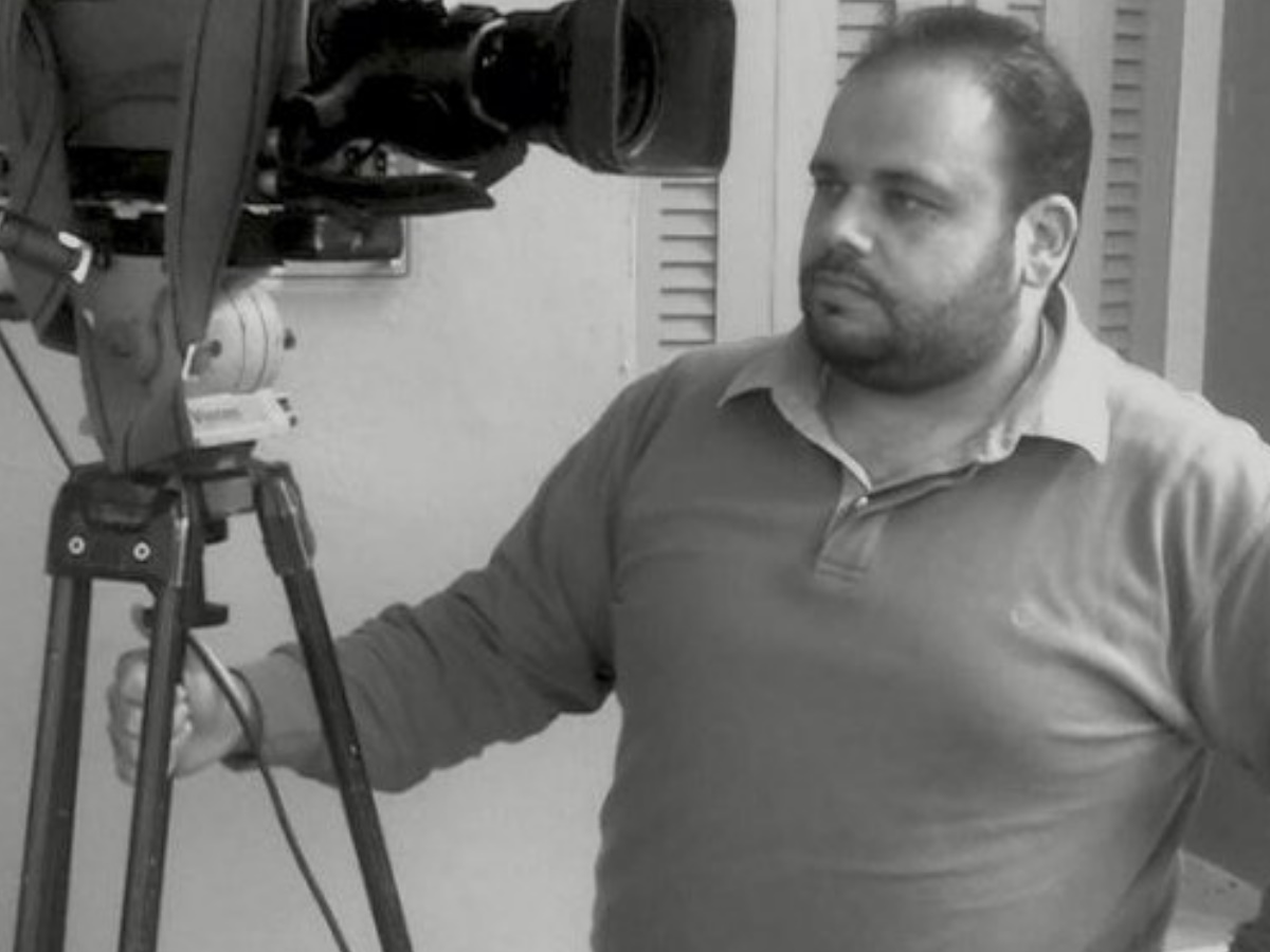 Θρήνος στον δημοσιογραφικό κόσμο για τον Γιώργο Λιακάκη που πέθανε στα 42 του από κορονοϊό