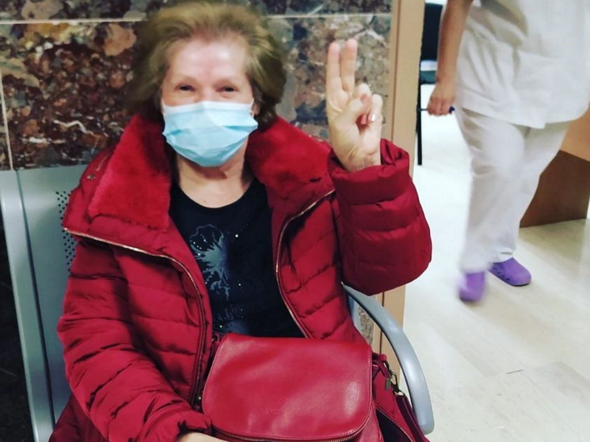 Είναι η γιαγιά γνωστής ηθοποιού που μόλις έκανε το εμβόλιο του κορονοϊού