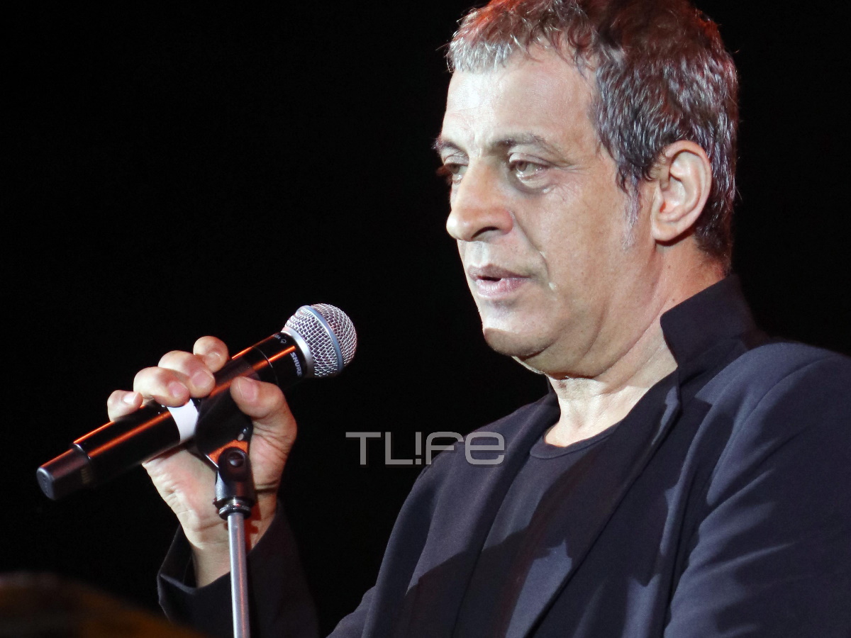 Θέμης Αδαμαντίδης: Δύσκολες ώρες για τον τραγουδιστή – Πέθανε η μητέρα του