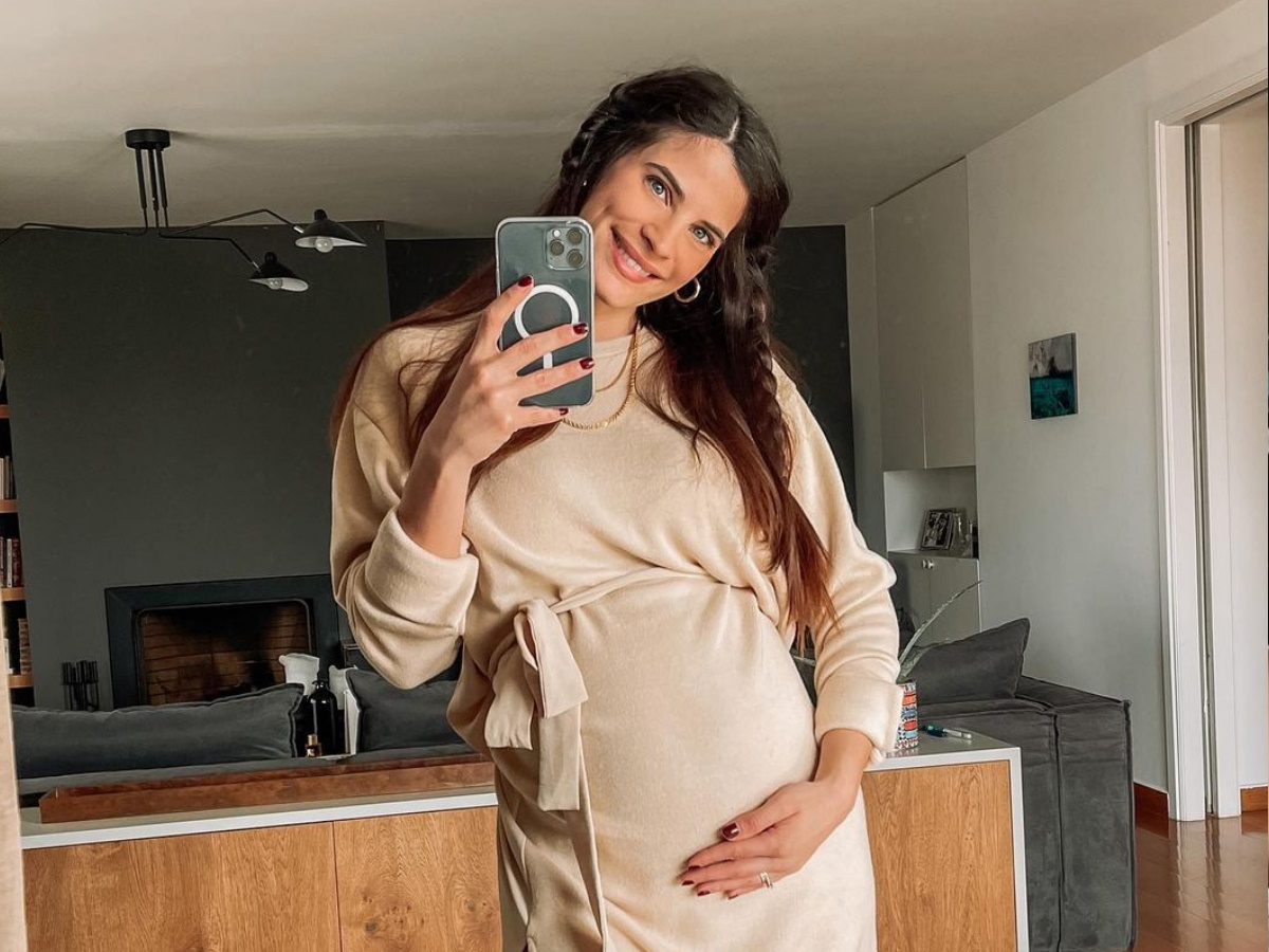 Χριστίνα Μπόμπα: Αποκαλύπτει πόσα κιλά έχει πάρει στον όγδοο μήνα της εγκυμοσύνης της