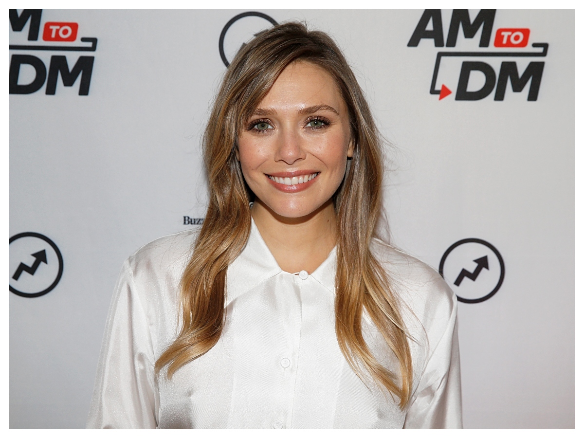 H Elizabeth Olsen είναι πλέον καστανή, με αφέλειες και… αγνώριστη!