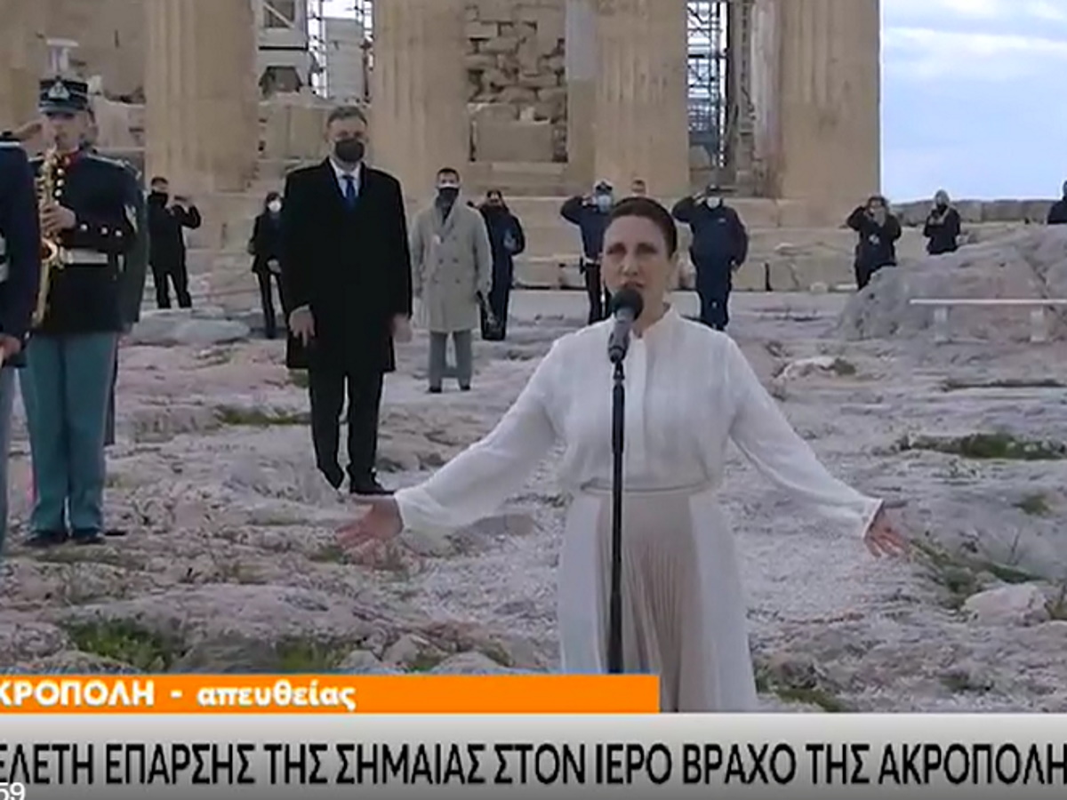 25η Μαρτίου: Με συγκίνηση η έπαρση της ελληνικής σημαίας