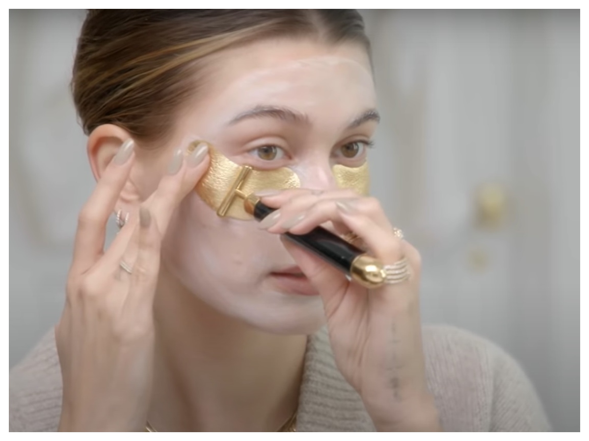 Η Hailey Bieber μόλις μας έδειξε το skincare routine που ακολουθεί κάθε πρωί πριν από μια φωτογράφιση
