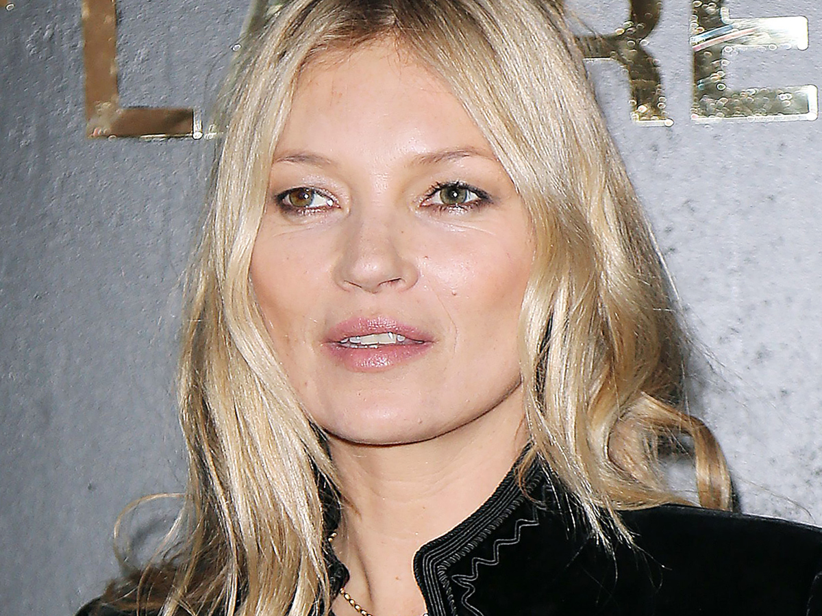 Δεν περιμέναμε ποτέ να δούμε την Kate Moss με αυτό το αξεσουάρ