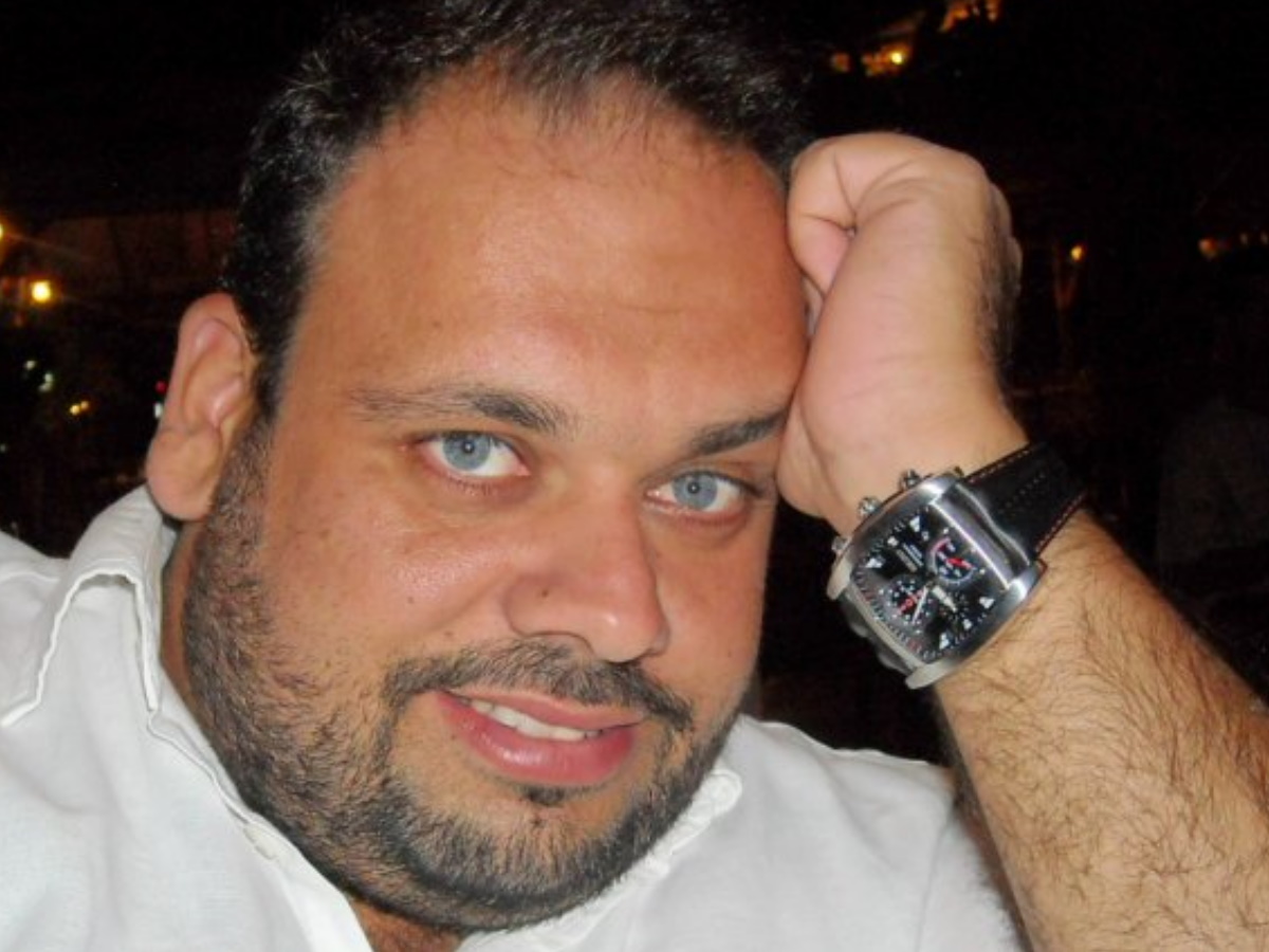 T-Live: Ραγίζει καρδιές ο δίδυμος αδερφός του 42χρονου εικονολήπτη που πέθανε από κορονοϊό