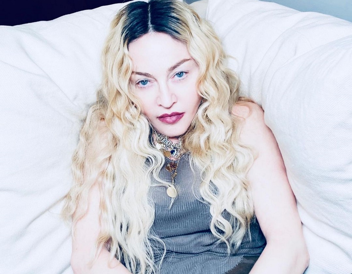 Madonna: Αποκαλυπτικές πόζες στα 62 της μόνο με μαύρα εσώρουχα
