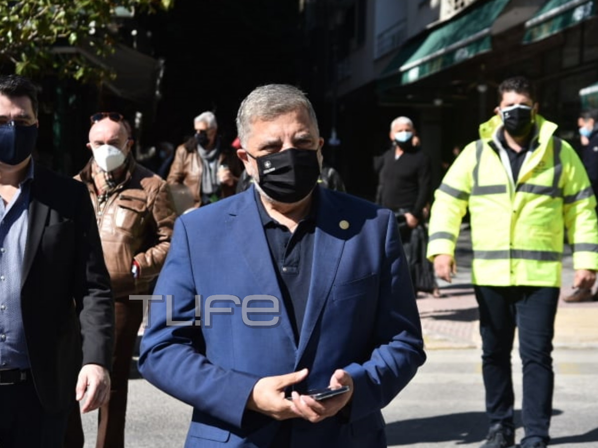 Γιώργος Πατούλης: Αυτοψία στα νέα φανάρια στο Κολωνάκι – Φωτορεπορτάζ του TLIFE
