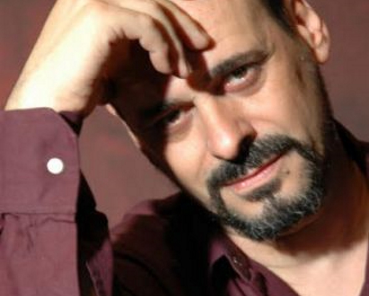 Ζαχαρίας Ρόχας: “Εκδότρια μου ζήτησε να στήσουμε αυτοκτονία για να γίνω εξώφυλλο”