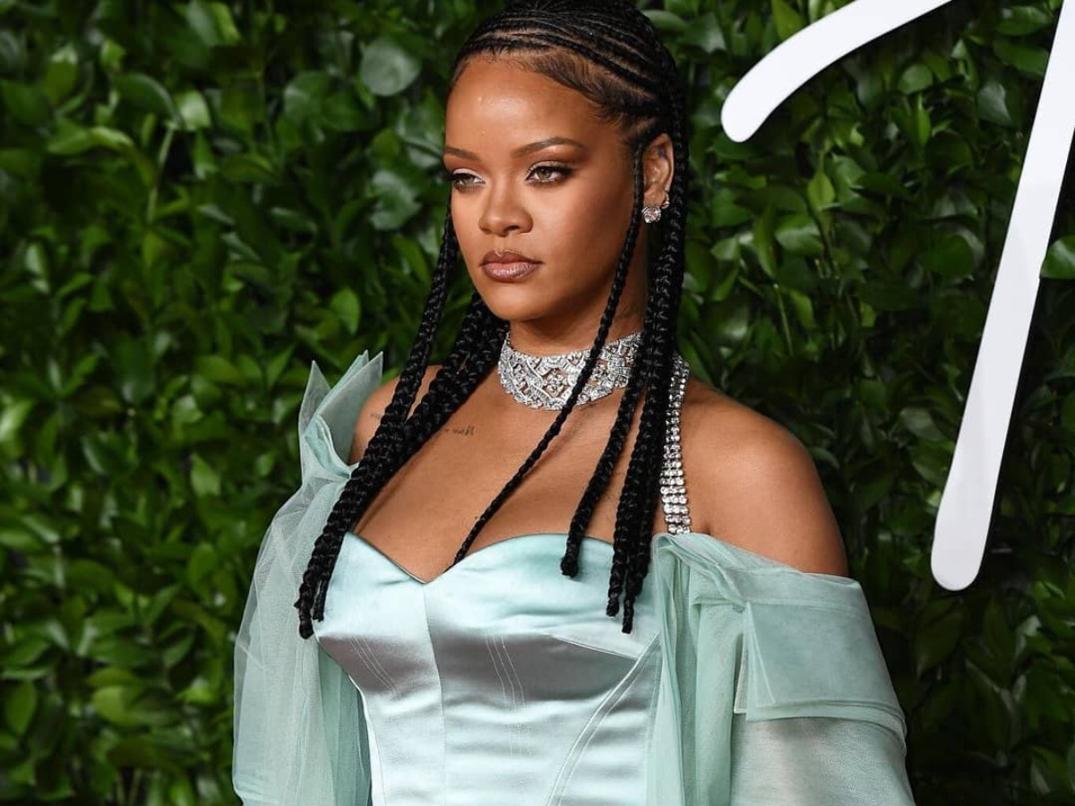 H Rihanna βγήκε για δείπνο και φόρεσε το…νυχτικό της