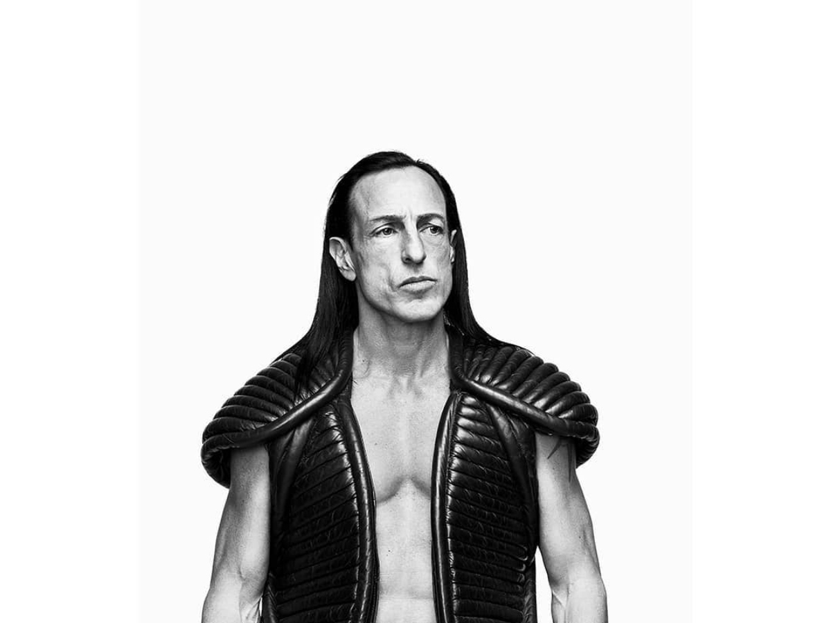 Ο εκκεντρικός Rick Owens κάνει makeover στα κλασικά αρβιλάκια που όλοι φορούσαμε στο σχολείο