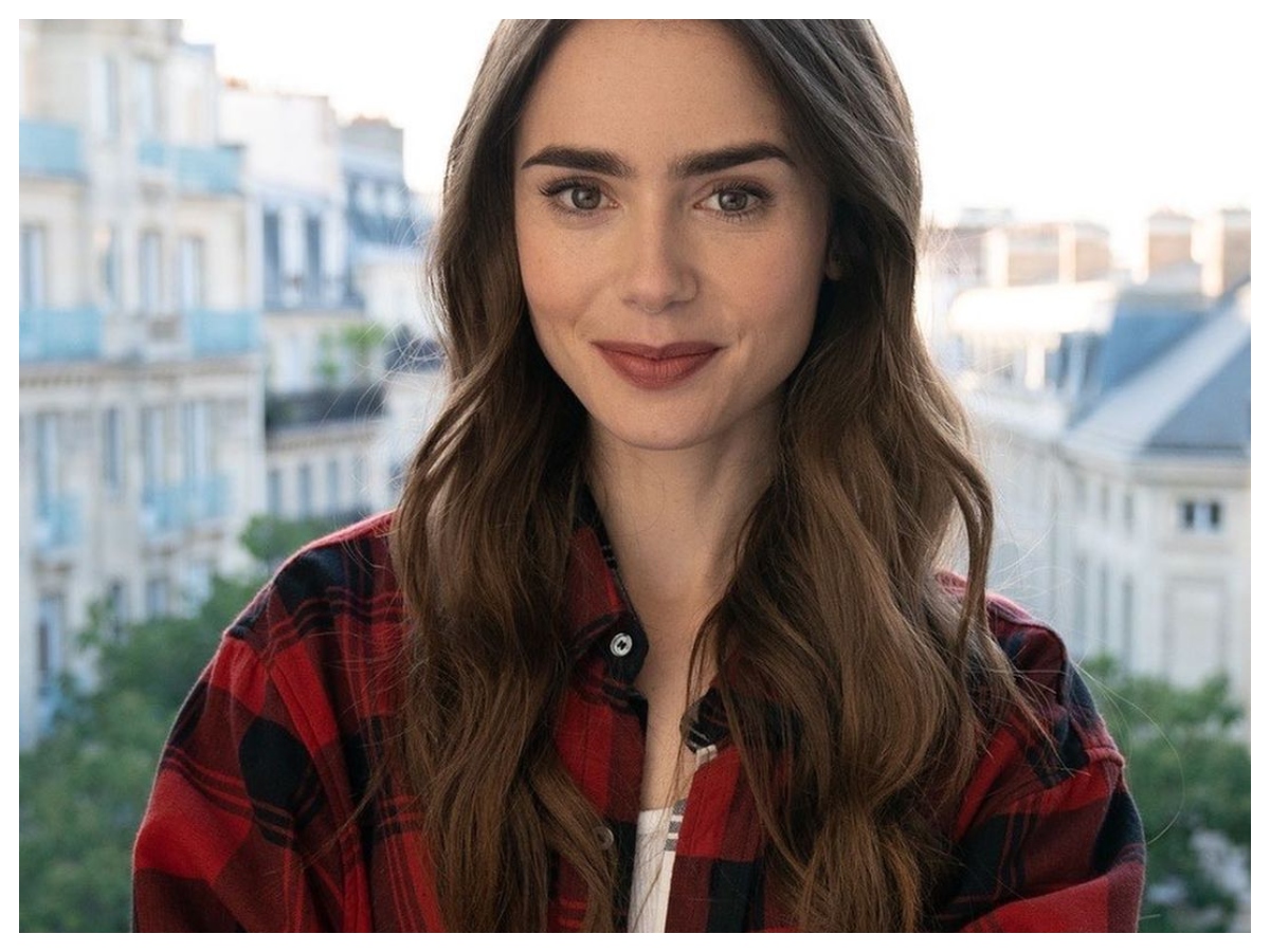 H Lily Collins δεν έχει τα ίδια μαλλιά που είχε στο Emily in Paris