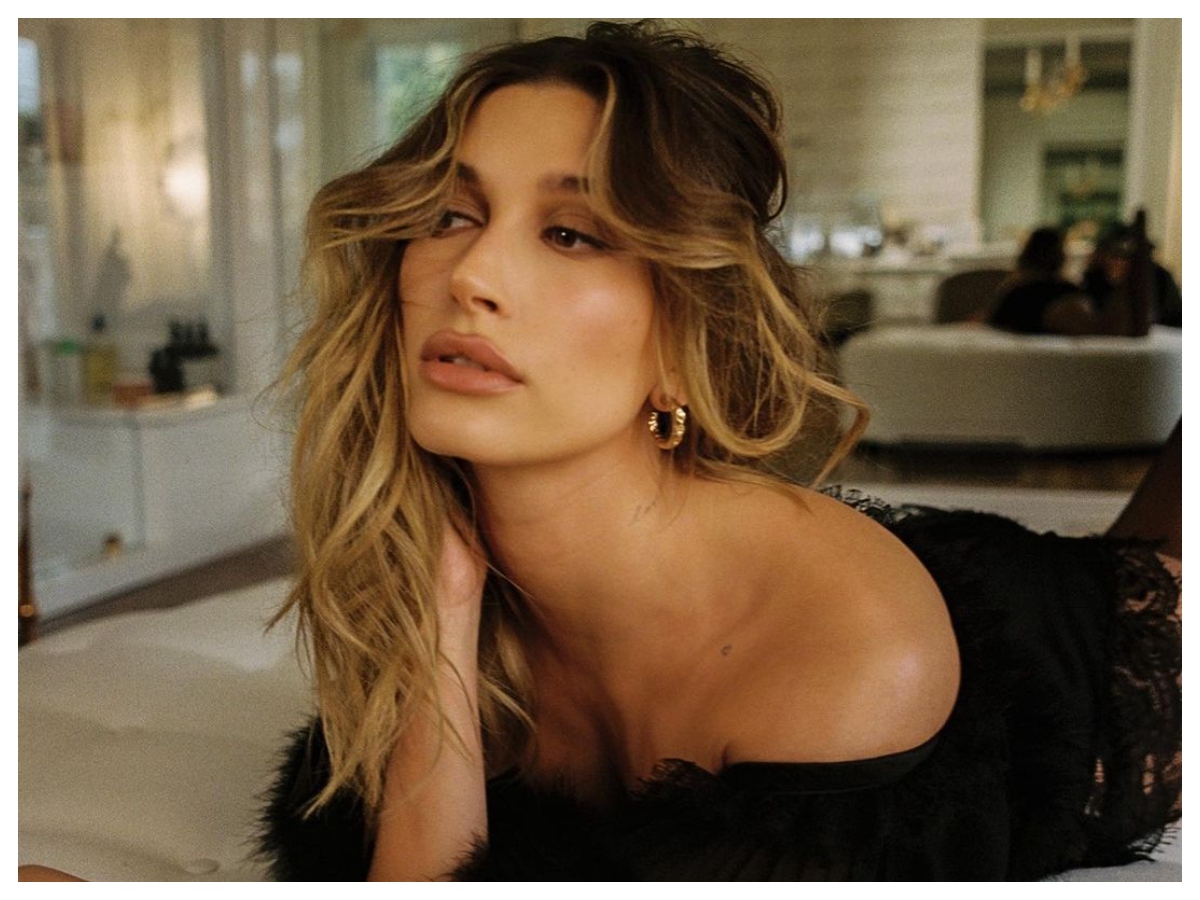 Η Hailey Bieber με shag κούρεμα για το εξώφυλλο της γαλλικής Vogue