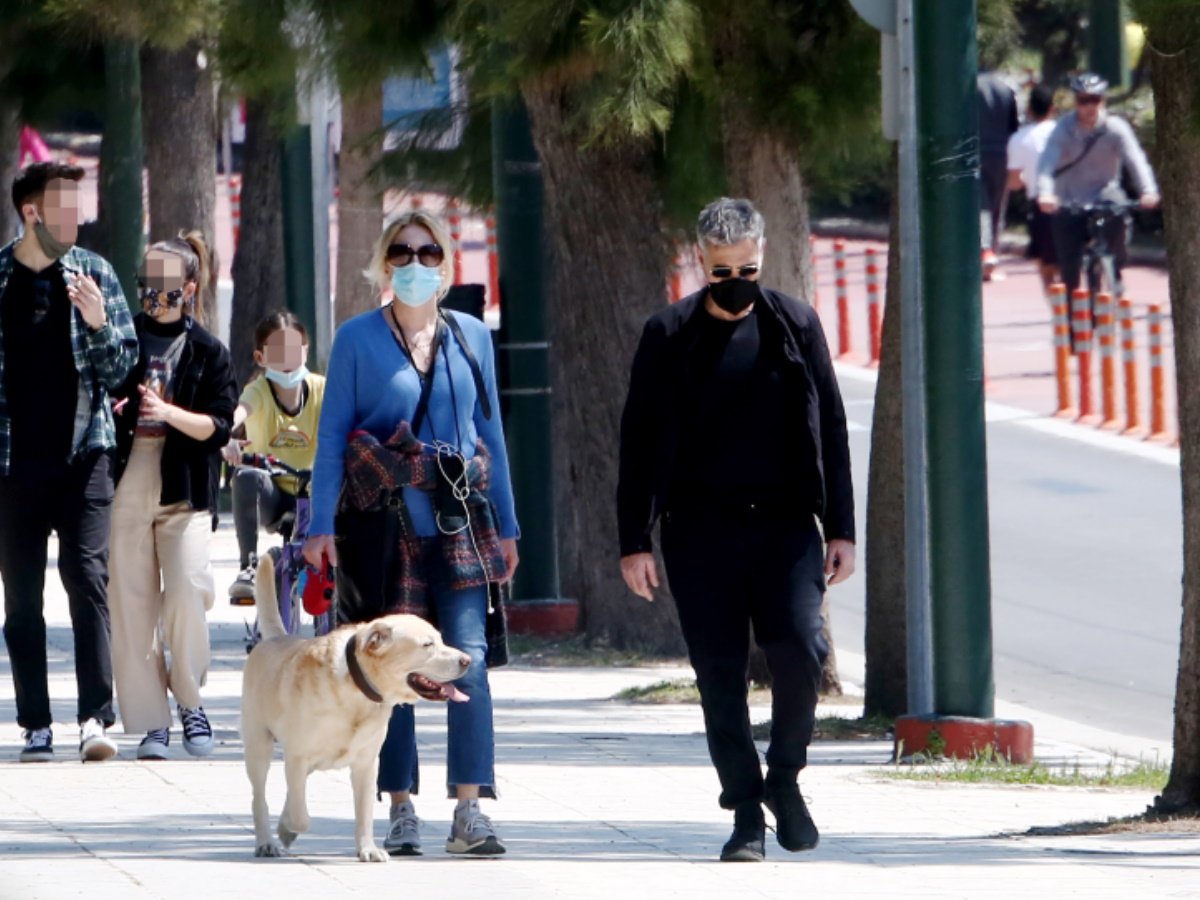 Σμαράγδα Καρύδη – Θοδωρής Αθερίδης: Μετά τα δύσκολα, ξεκίνησαν τις βόλτες στο αγαπημένο τους μέρος – Φωτογραφίες