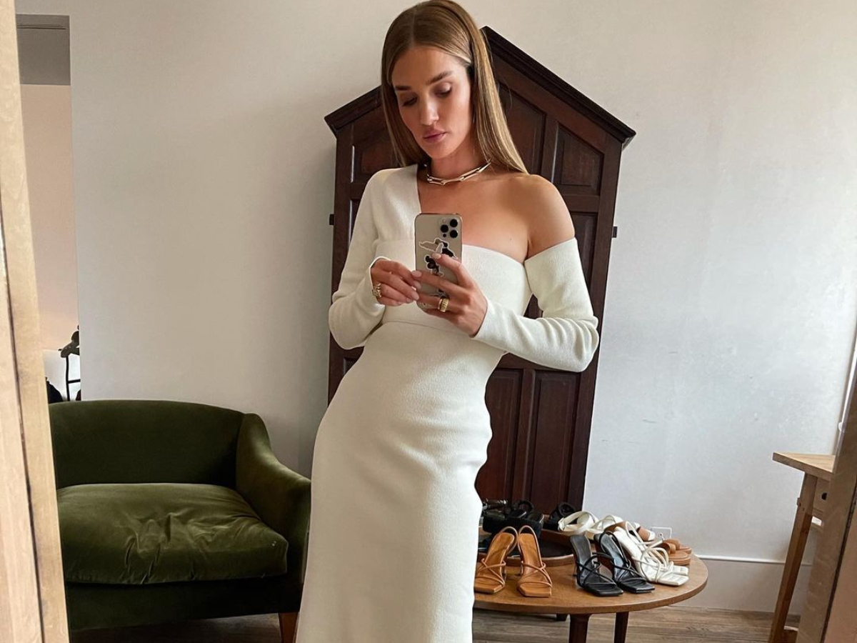 H Rosie Huntington μας δείχνει την μεγαλύτερη τάση στα πέδιλα φέτος