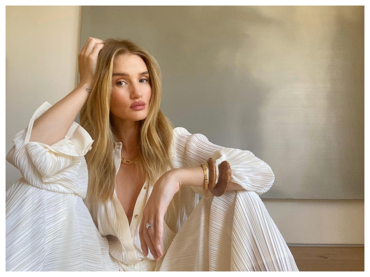 H Rosie Huntington Whiteley μόλις μας έδειξε το τελειότερο μανικιούρ για την άνοιξη