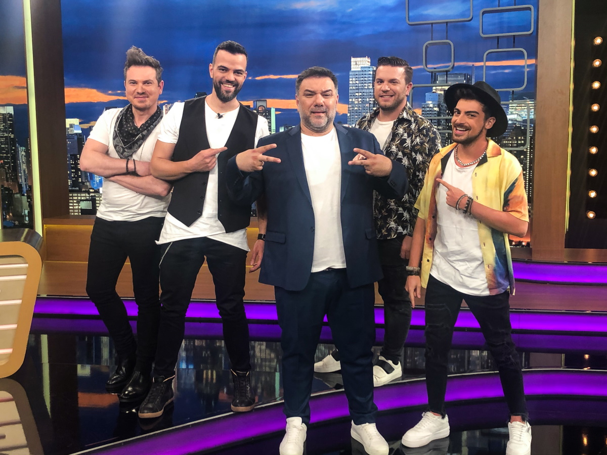 Prestige: Η μπάντα του The 2night Show δίνει συνέντευξη στον Γρηγόρη Αρναούτογλου