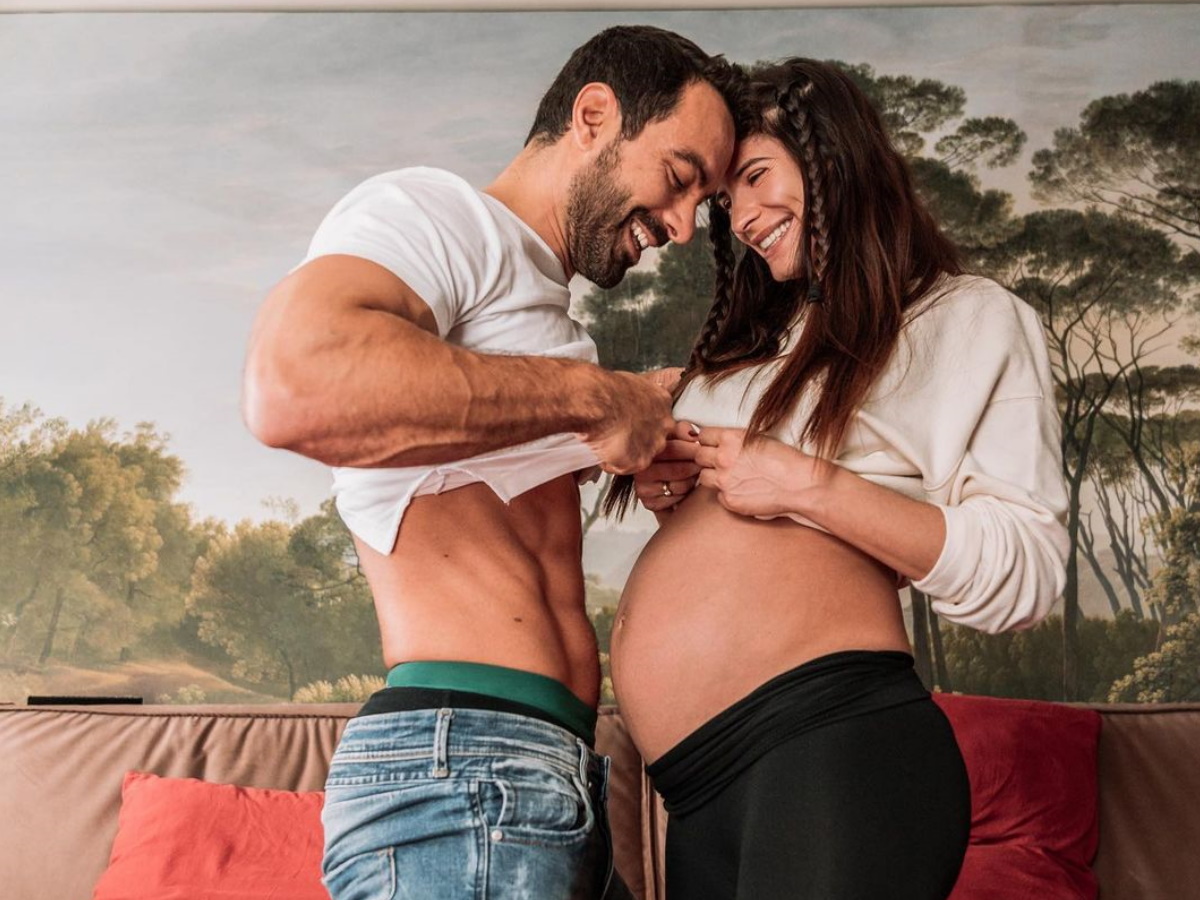Σάκης Τανιμανίδης: Δε πάει ο νους σου με τι αποφάσισε να συγκρίνει την κοιλίτσα της εγκυμονούσας Χριστίνας Μπόμπα