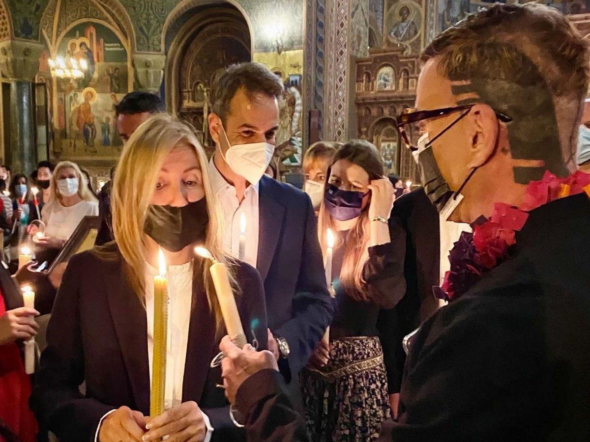 Λάκης Γαβαλάς: Έκανε Ανάσταση μαζί με τον Πρωθυπουργό Κυριάκο Μητσοτάκη και τη σύζυγό του